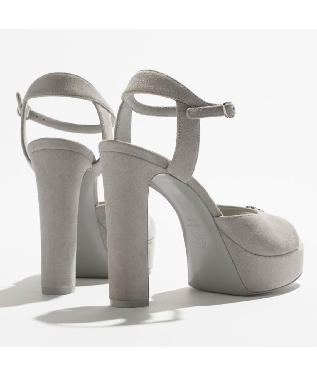 CHANEL Серые замшевые босоножки, фото 3