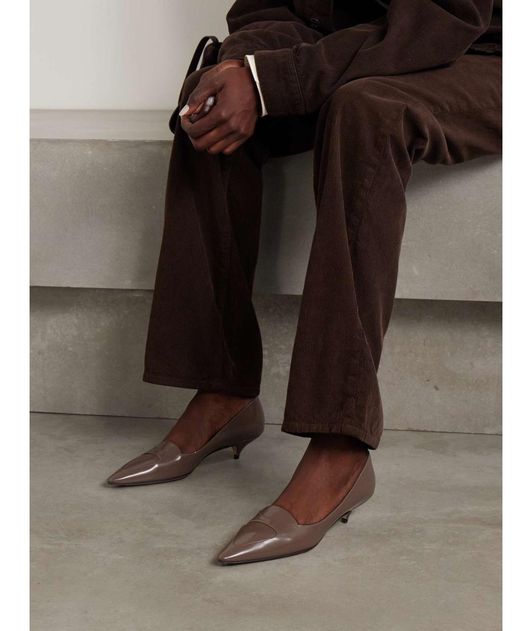 THE ROW Коричневые кожаные лодочки на низком каблуке, фото 2