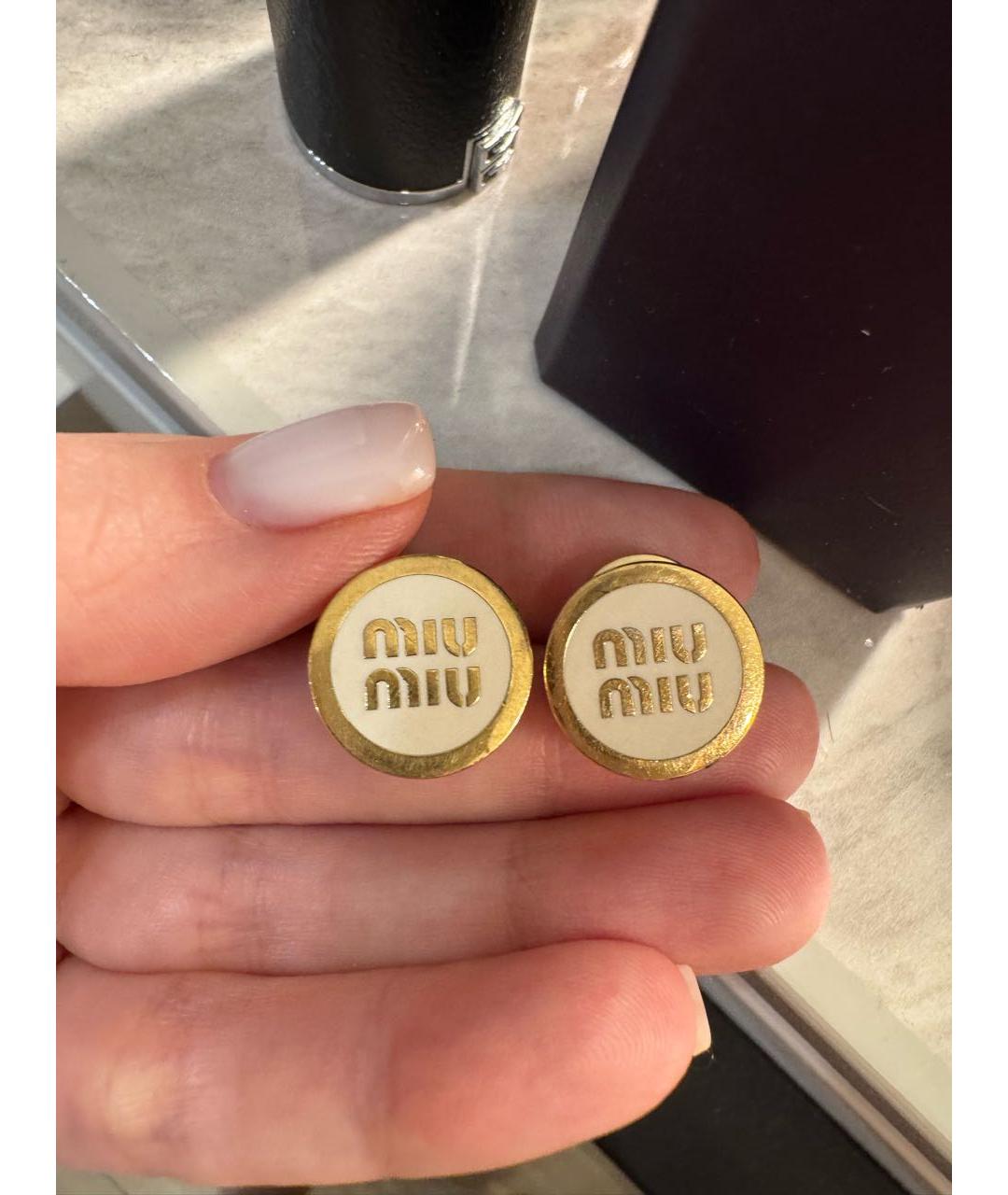 MIU MIU Бежевые металлические серьги, фото 6