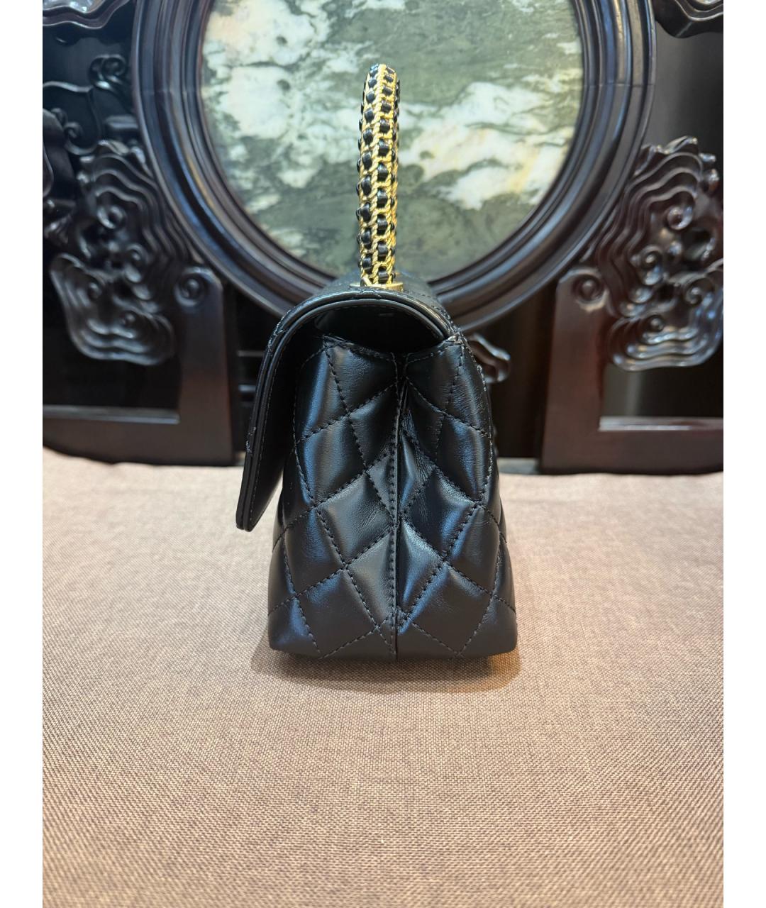 CHANEL Черная кожаная сумка с короткими ручками, фото 6