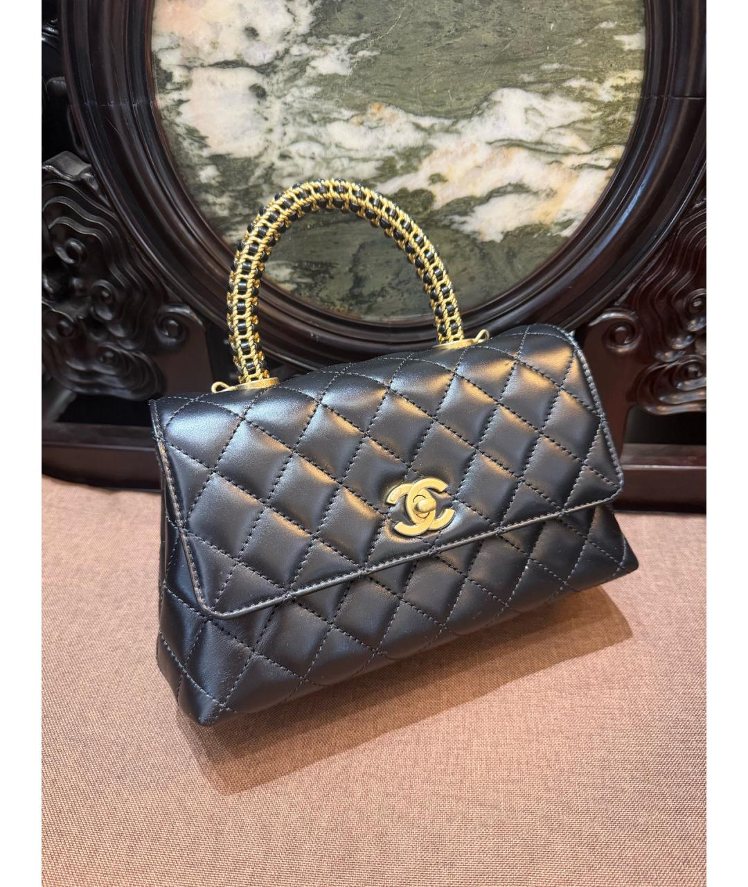 CHANEL Черная кожаная сумка с короткими ручками, фото 3