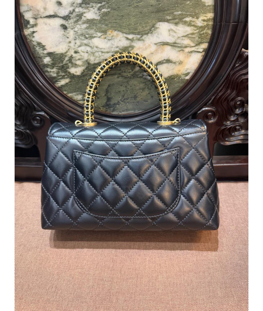 CHANEL Черная кожаная сумка с короткими ручками, фото 5