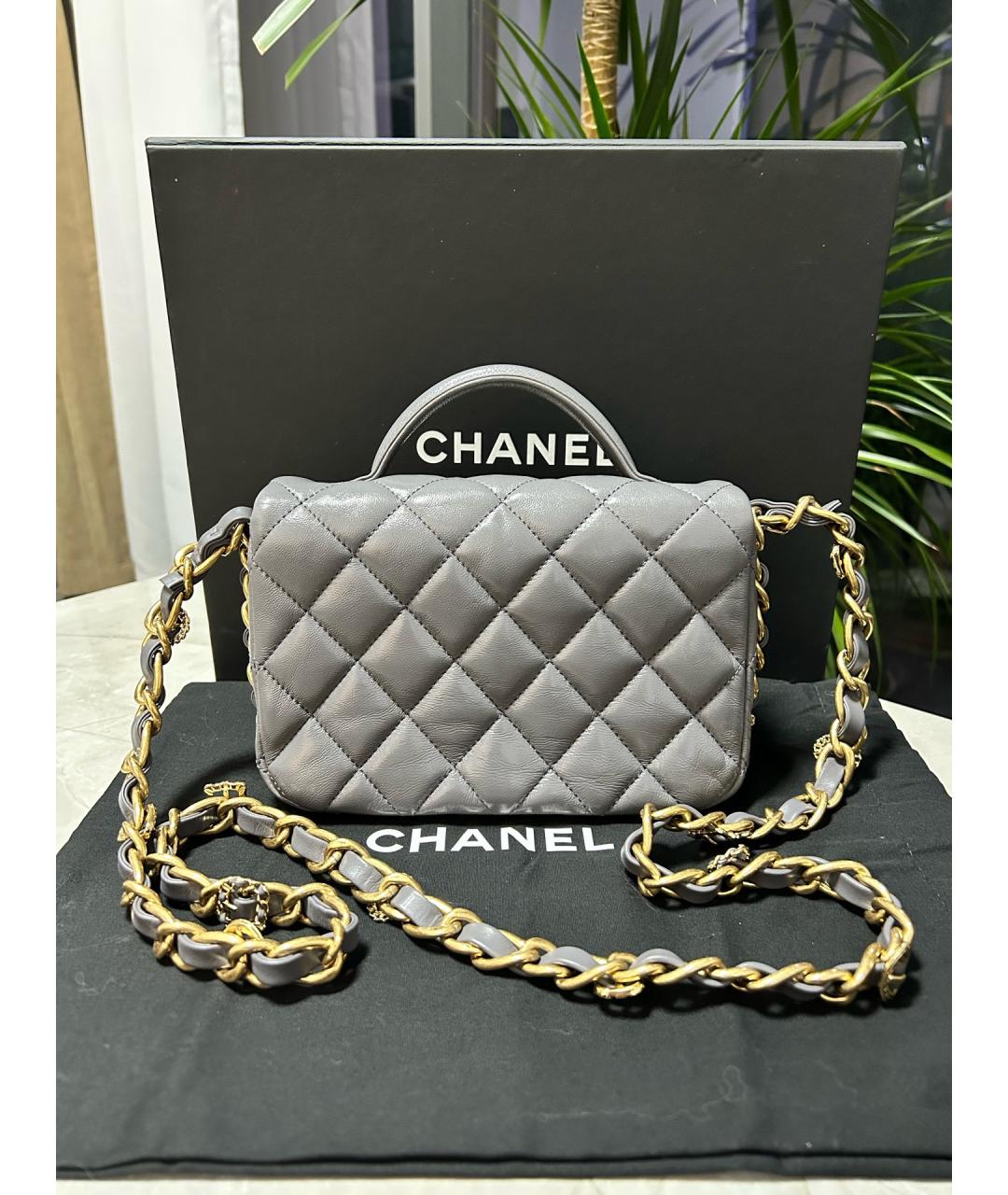 CHANEL Серая кожаная сумка с короткими ручками, фото 3