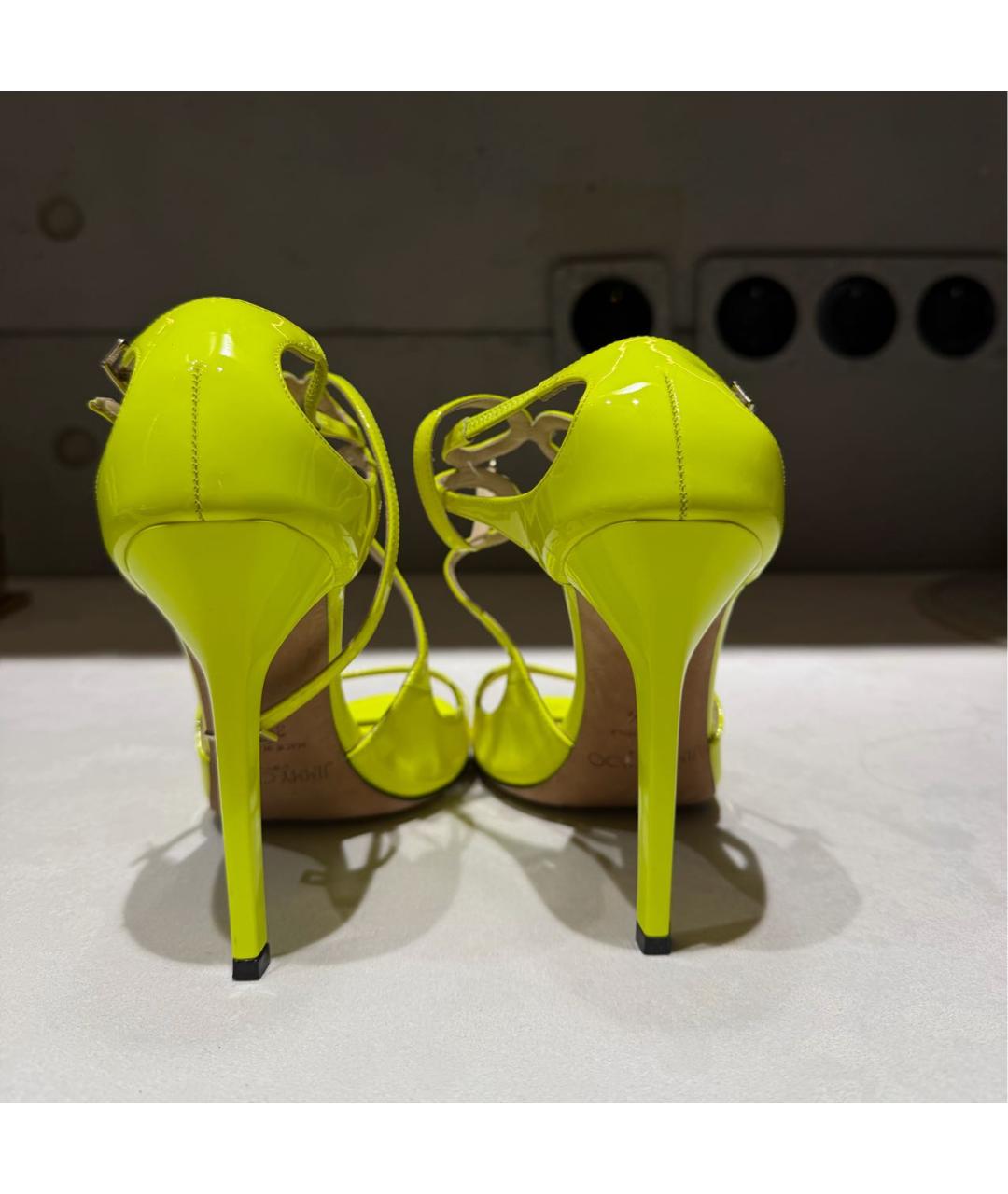 JIMMY CHOO Салатовые босоножки из лакированной кожи, фото 4