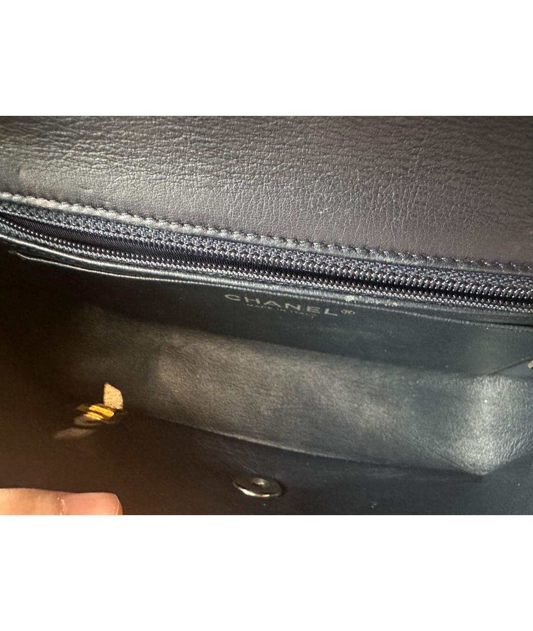 CHANEL Черная сумка через плечо из лакированной кожи, фото 8