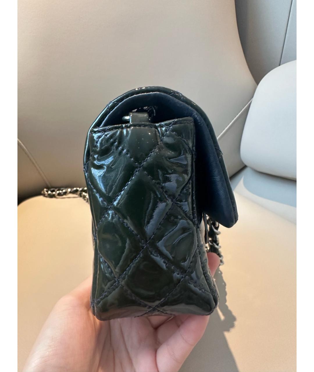 CHANEL Черная сумка через плечо из лакированной кожи, фото 4