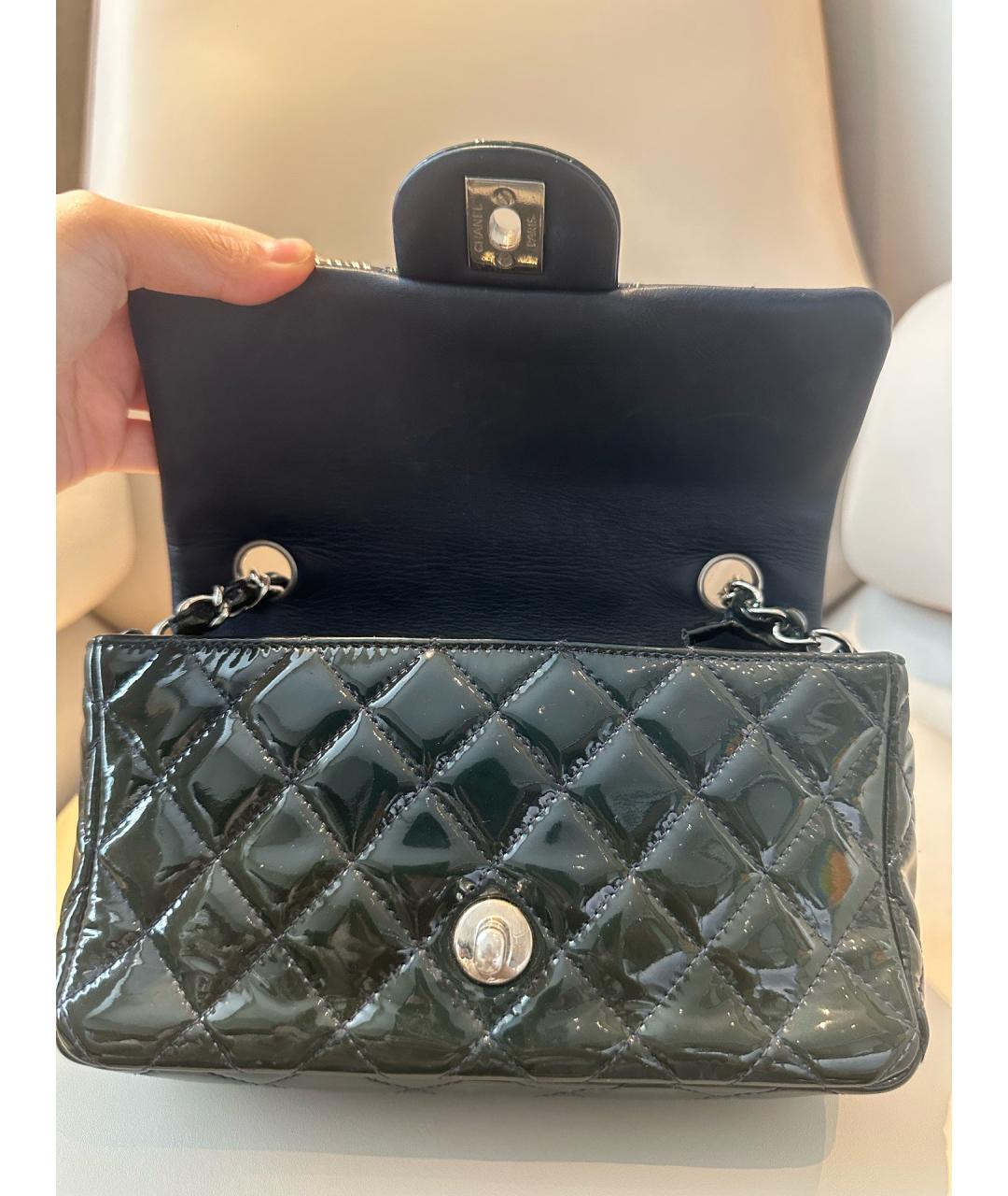 CHANEL Черная сумка через плечо из лакированной кожи, фото 7