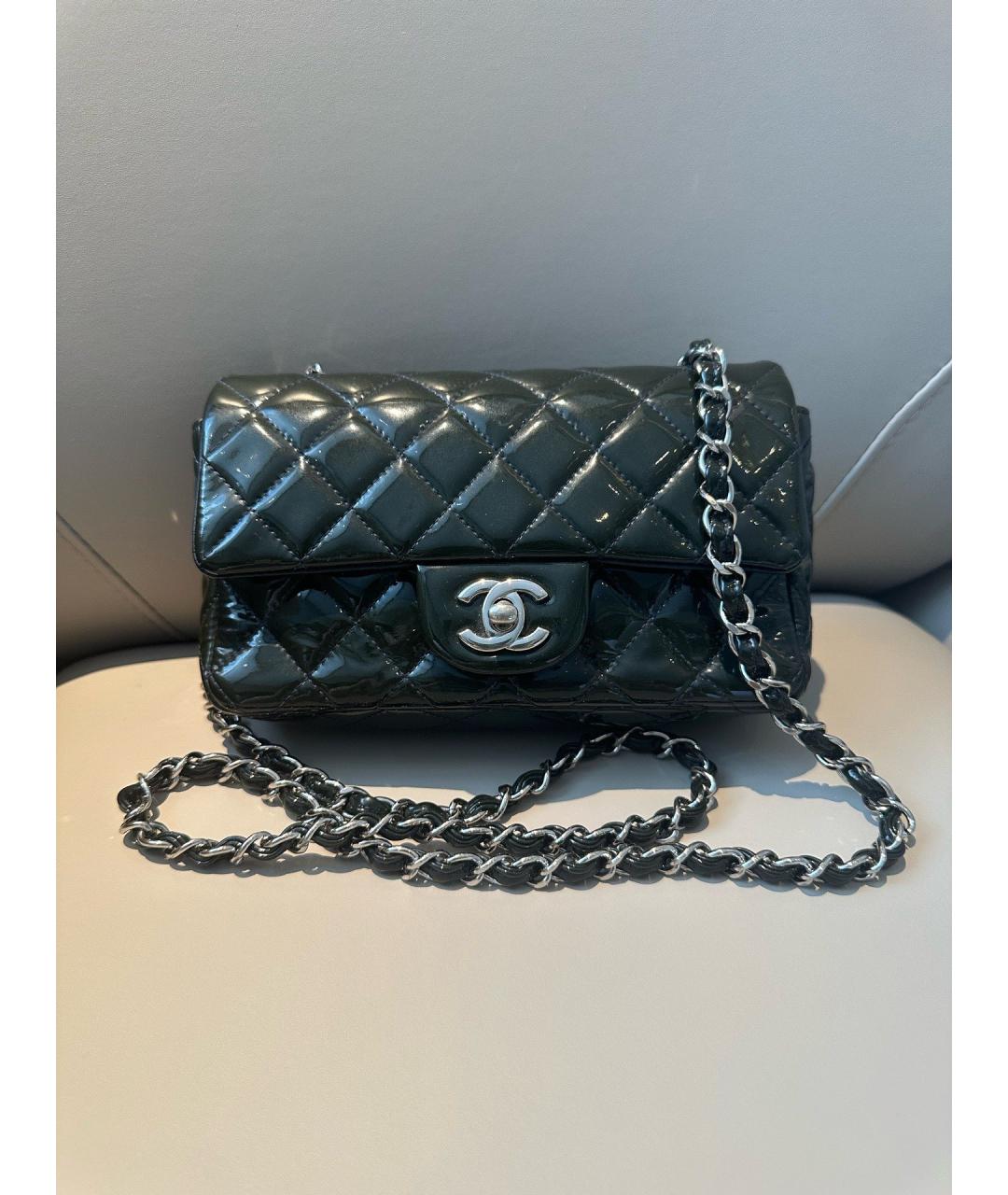 CHANEL Черная сумка через плечо из лакированной кожи, фото 10