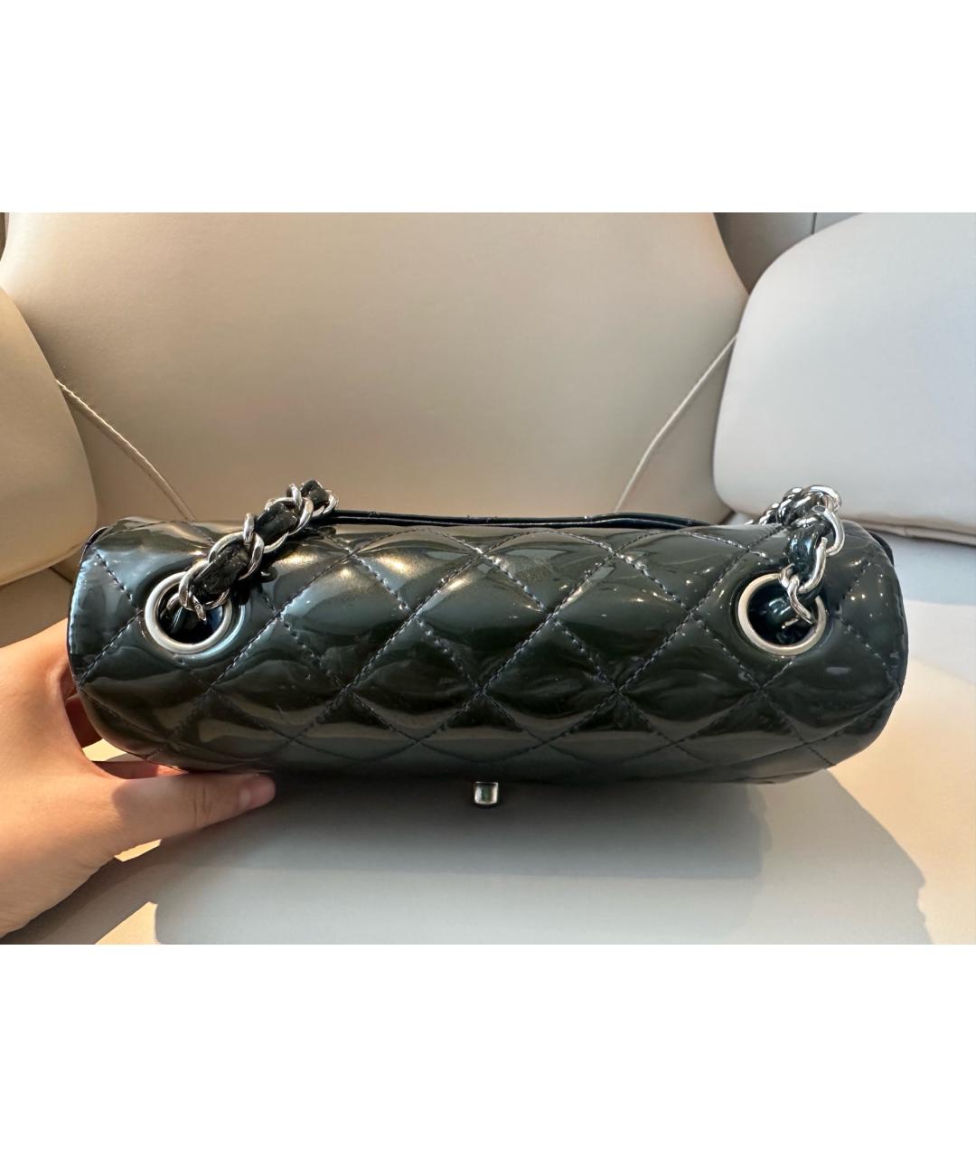 CHANEL Черная сумка через плечо из лакированной кожи, фото 6