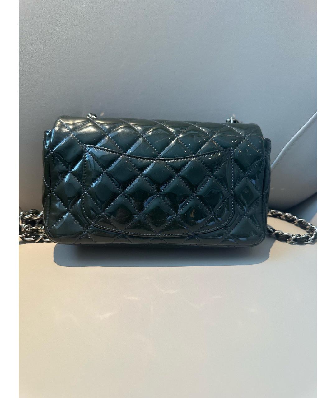 CHANEL Черная сумка через плечо из лакированной кожи, фото 2