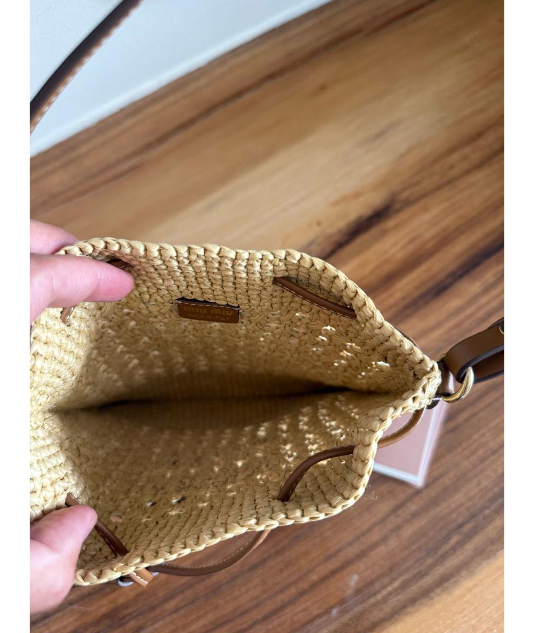 MIU MIU Бежевая пелетеная пляжная сумка, фото 8
