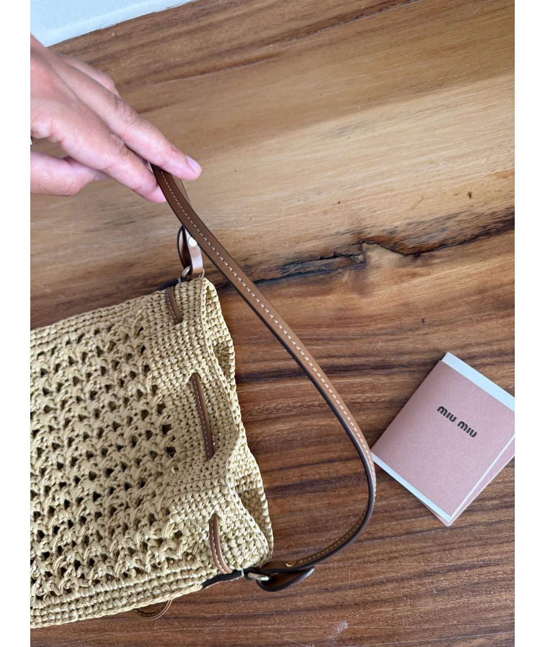 MIU MIU Бежевая пелетеная пляжная сумка, фото 6