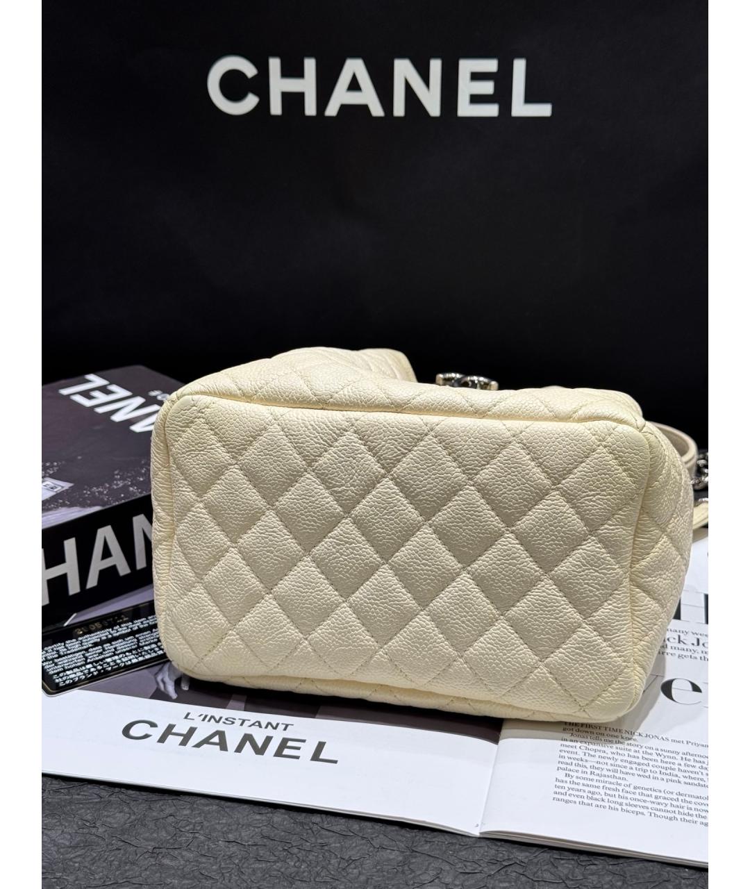 CHANEL Бежевая кожаная сумка с короткими ручками, фото 5