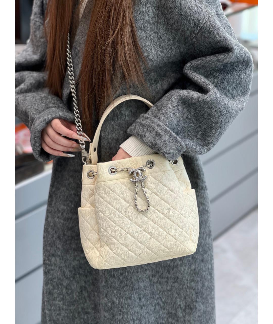 CHANEL Бежевая кожаная сумка с короткими ручками, фото 9