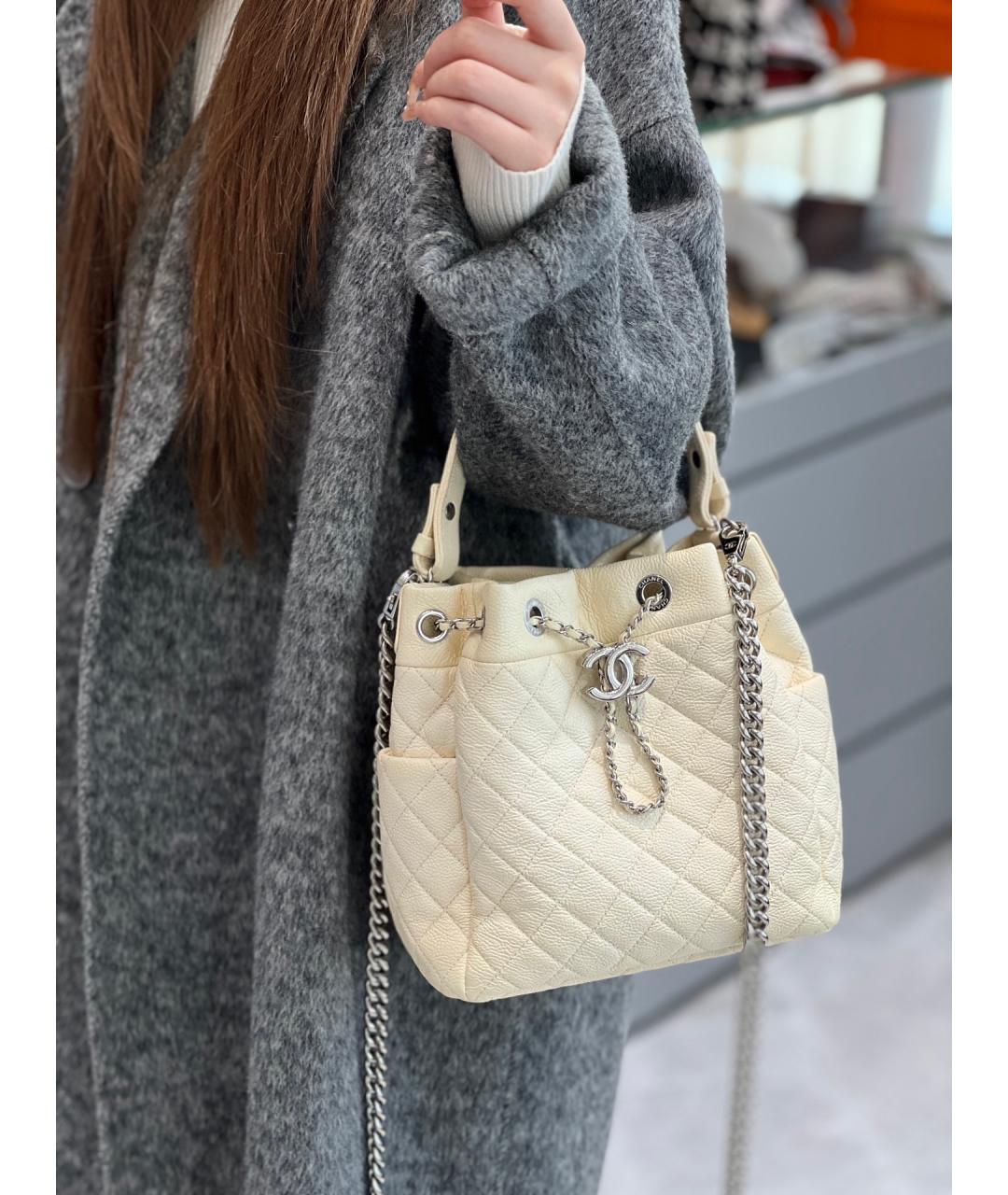 CHANEL Бежевая кожаная сумка с короткими ручками, фото 8