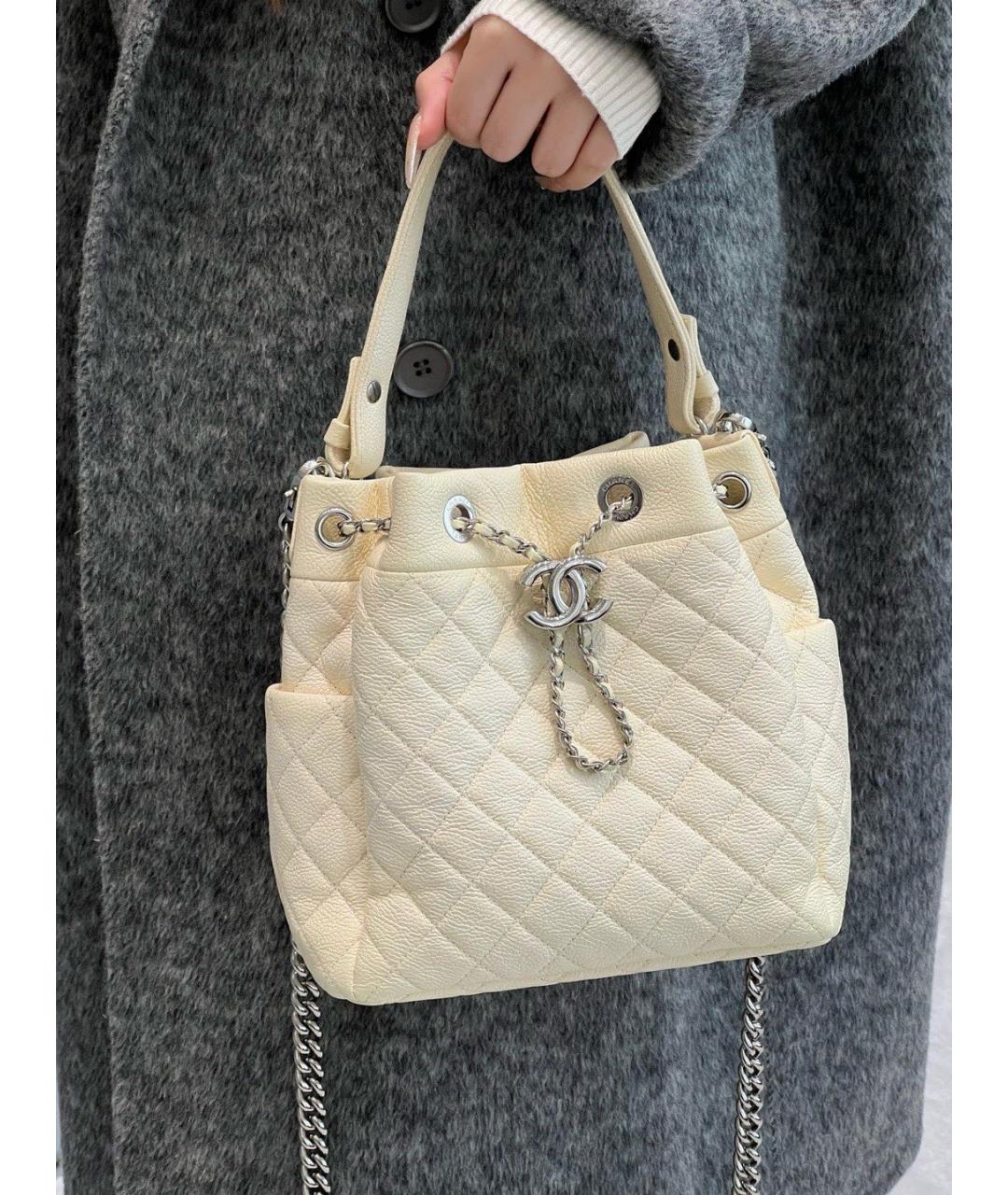 CHANEL Бежевая кожаная сумка с короткими ручками, фото 7