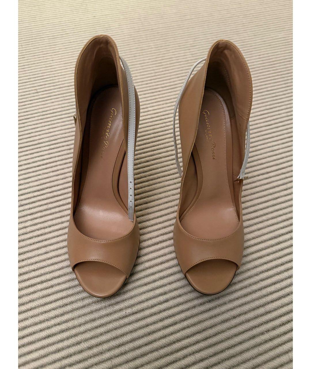 GIANVITO ROSSI Бежевые кожаные туфли, фото 2