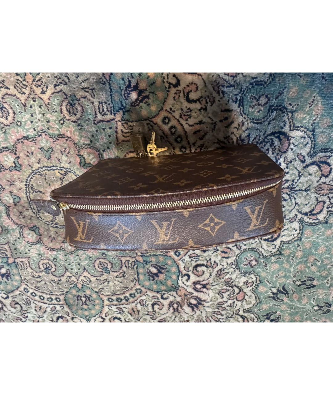 LOUIS VUITTON Коричневая косметичка, фото 9