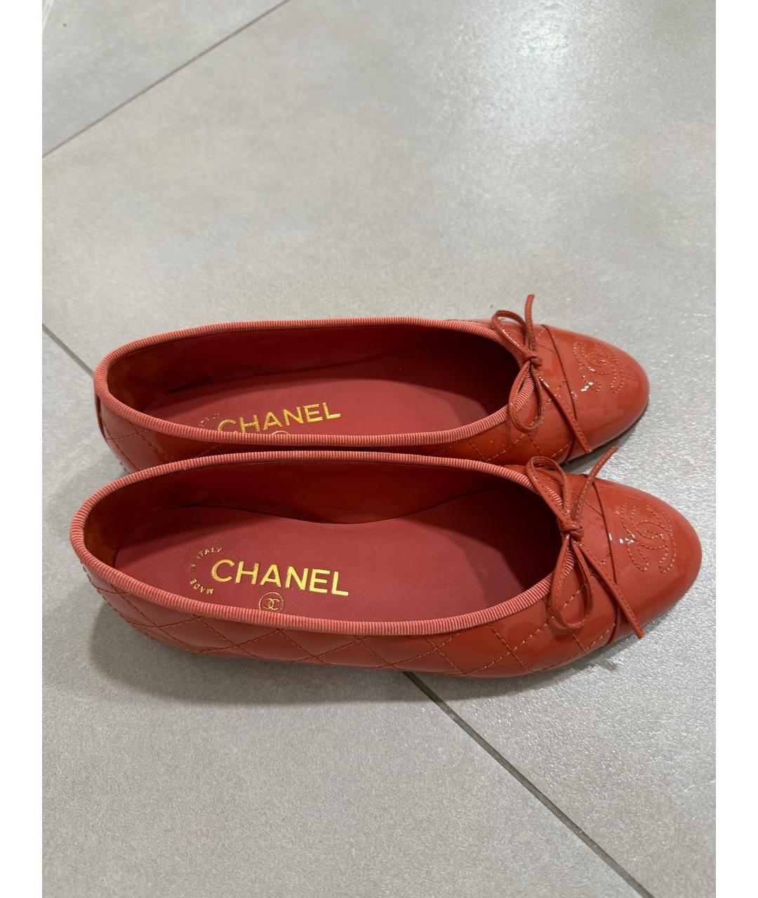 CHANEL Оранжевое балетки из лакированной кожи, фото 4