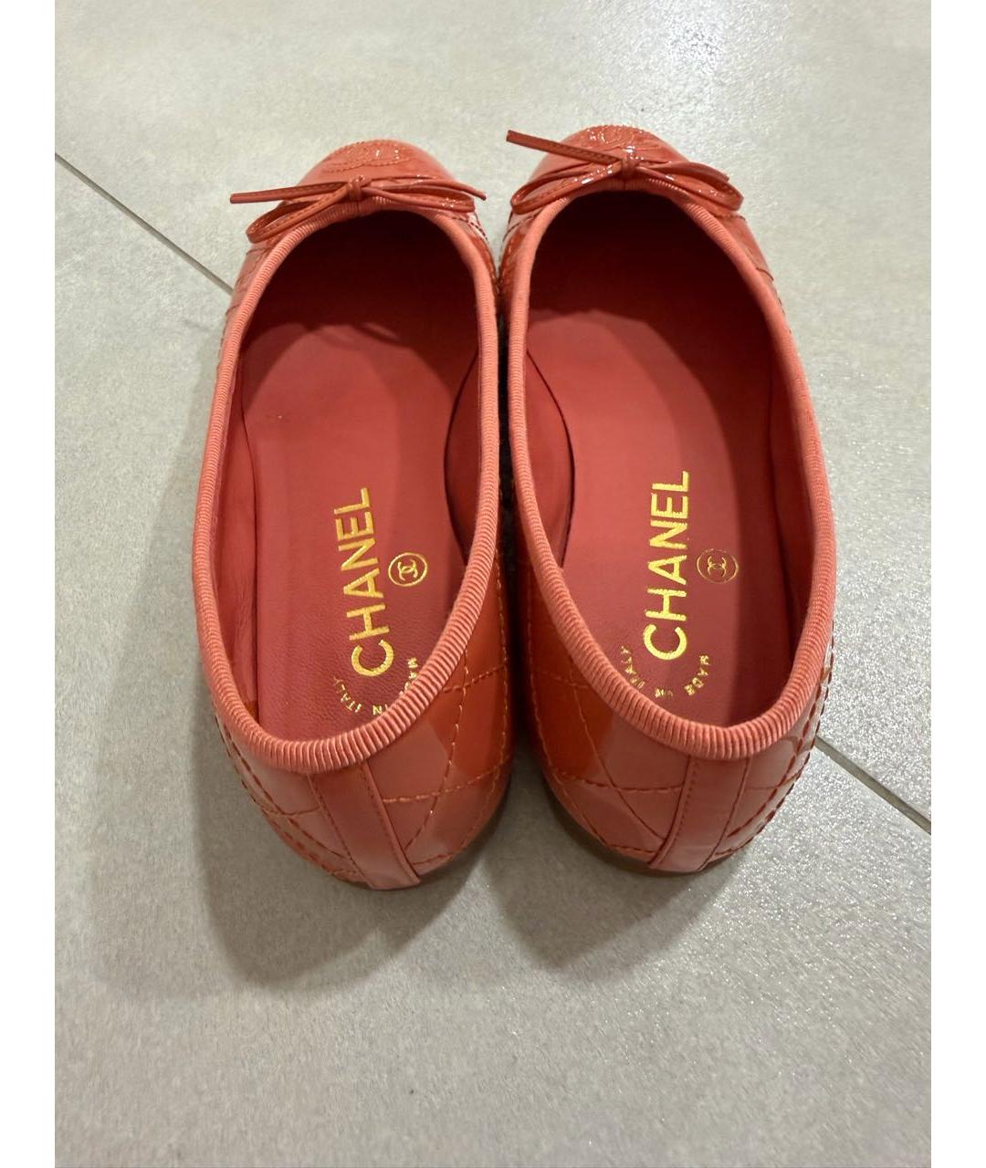 CHANEL Оранжевое балетки из лакированной кожи, фото 3