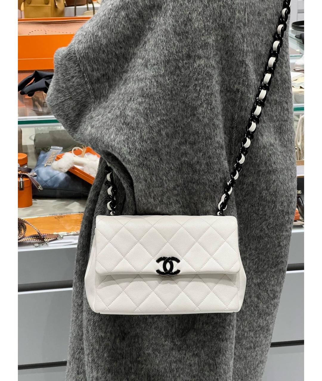 CHANEL Белая кожаная сумка через плечо, фото 6