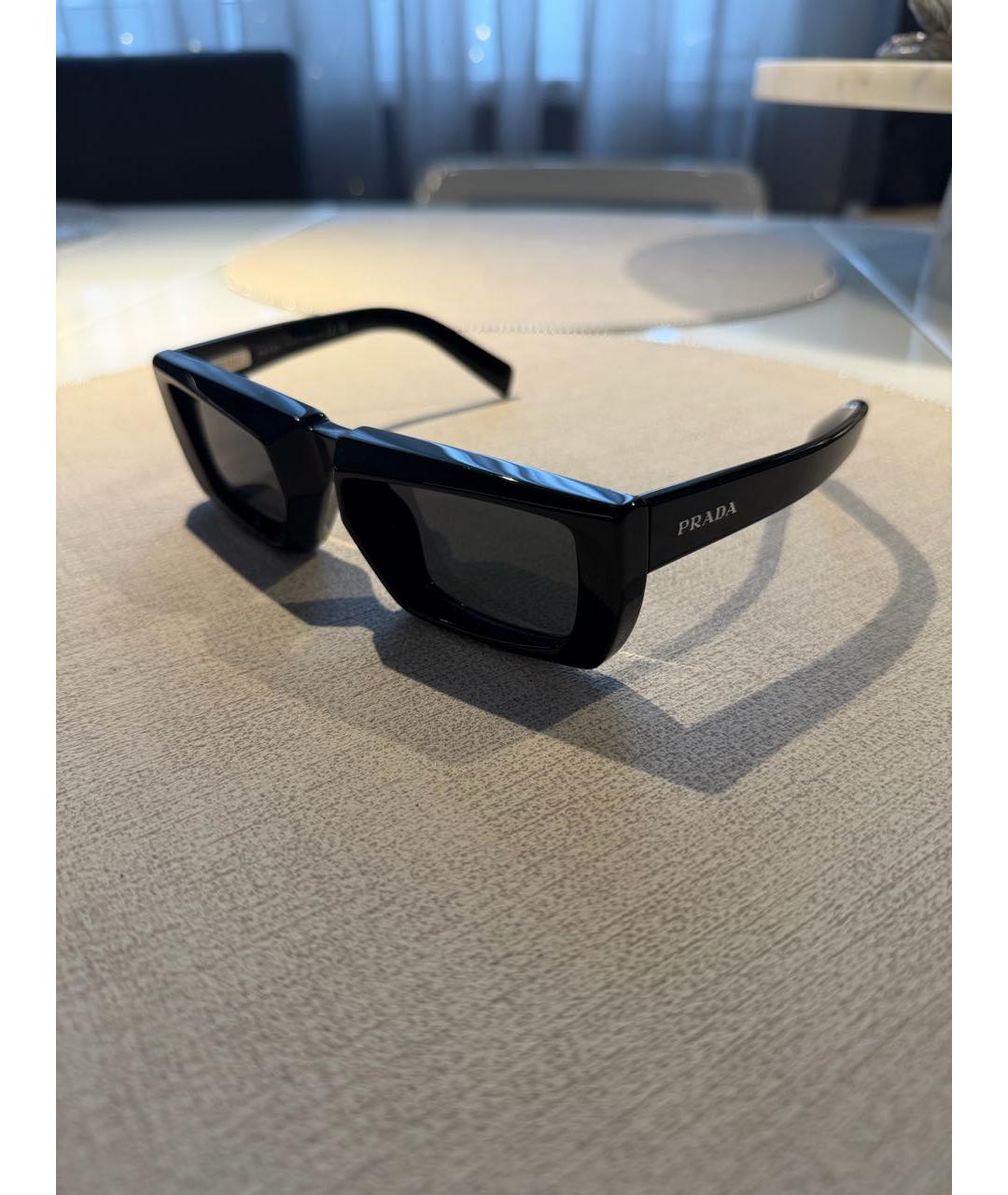 PRADA Черные пластиковые солнцезащитные очки, фото 2