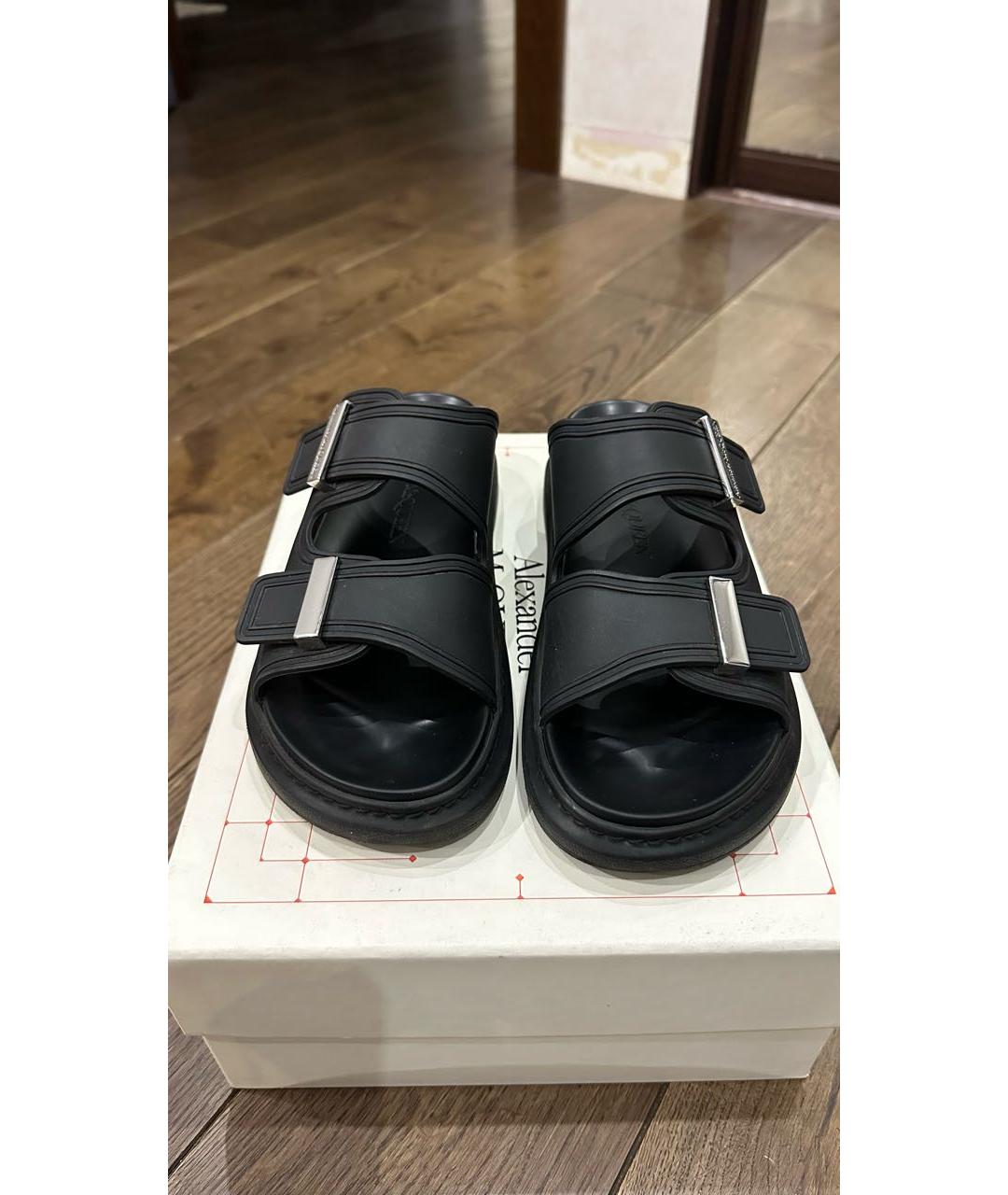 ALEXANDER MCQUEEN Черные резиновые шлепанцы, фото 2