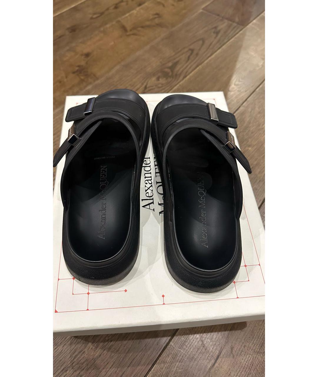 ALEXANDER MCQUEEN Черные резиновые шлепанцы, фото 3