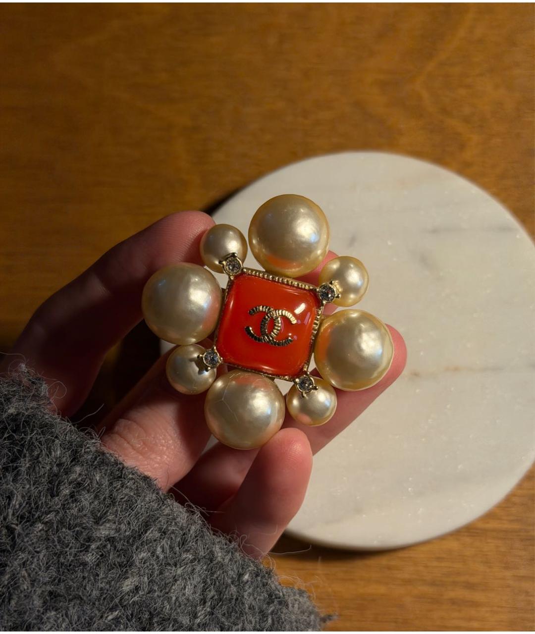 CHANEL Белая жемчужная булавка / брошь, фото 3