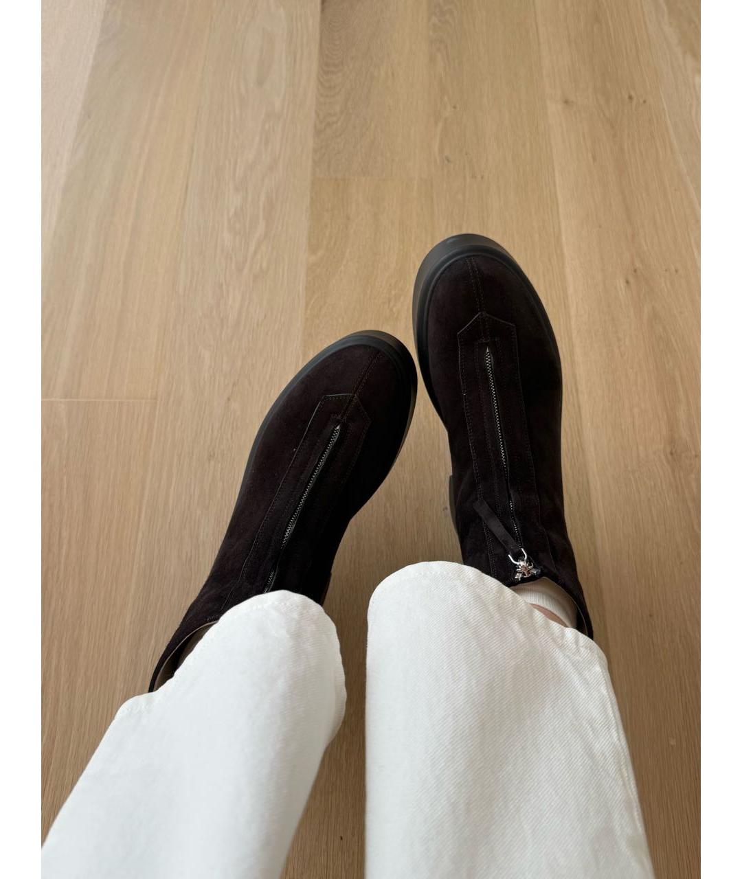 THE ROW Коричневые замшевые сапоги, фото 4