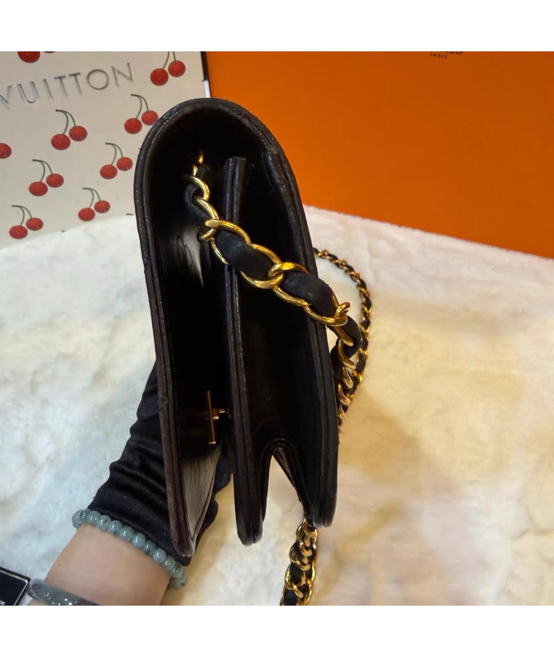 CHANEL Черная кожаная сумка через плечо, фото 3