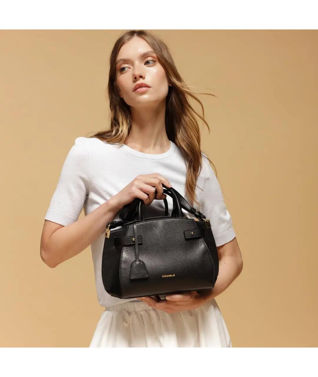 COCCINELLE Черная кожаная сумка с короткими ручками, фото 5