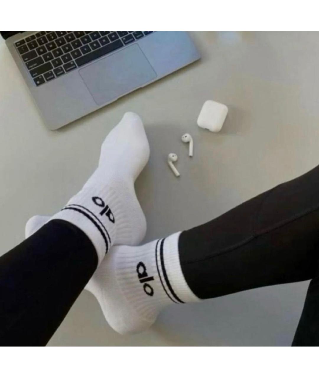 ALO YOGA Белые носки, чулки и колготы, фото 5