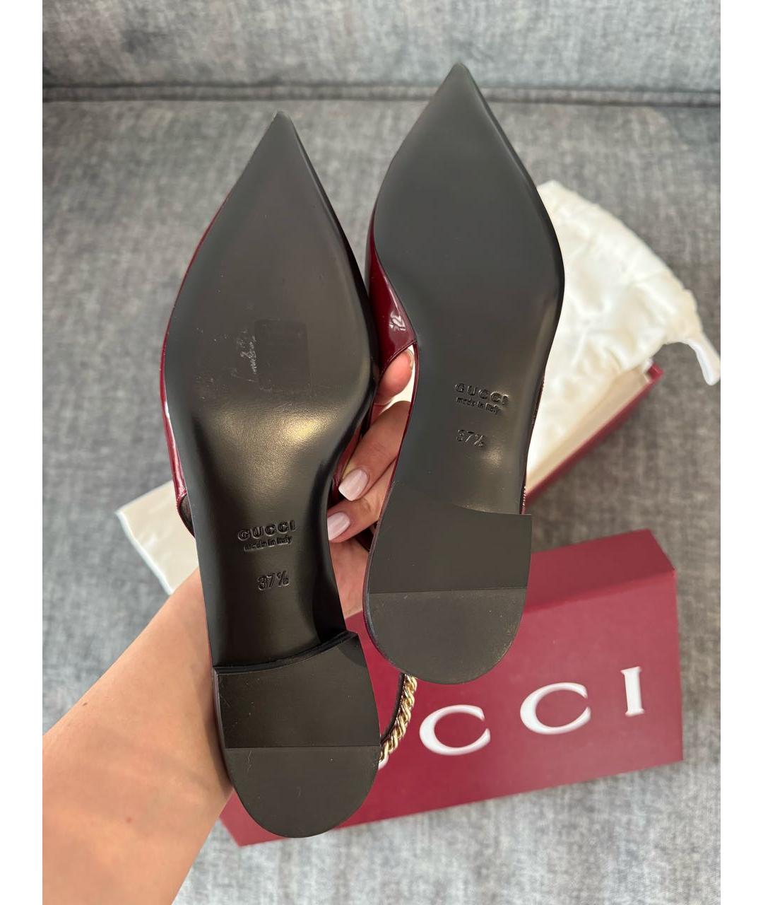 GUCCI Бордовые лодочки на низком каблуке из лакированной кожи, фото 3