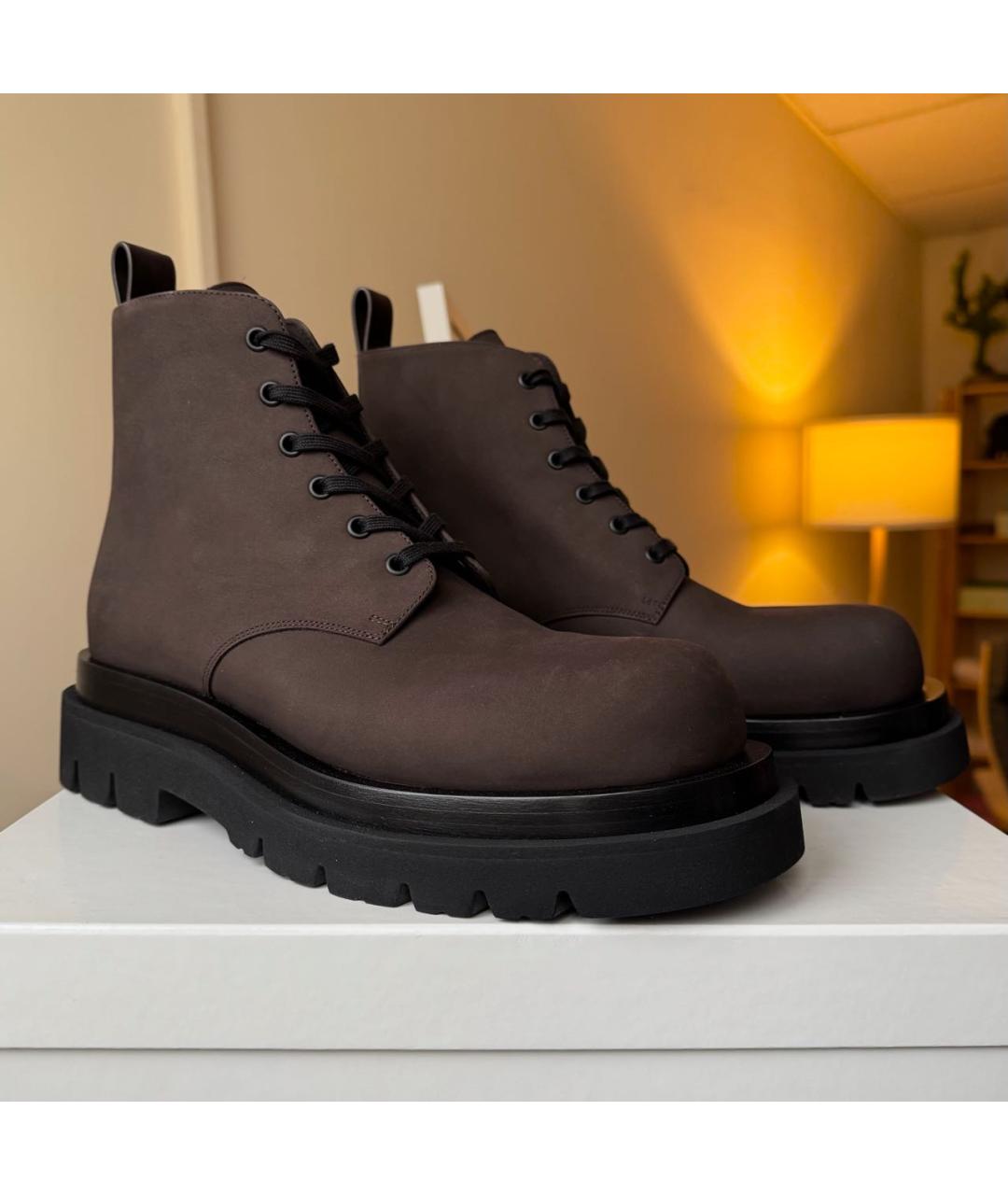 BOTTEGA VENETA Коричневые нубуковые высокие ботинки, фото 2