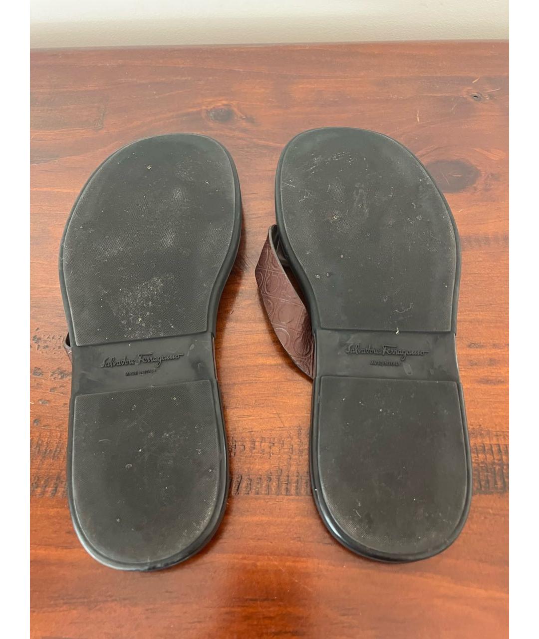 FERRAGAMO Коричневые кожаные шлепанцы, фото 5