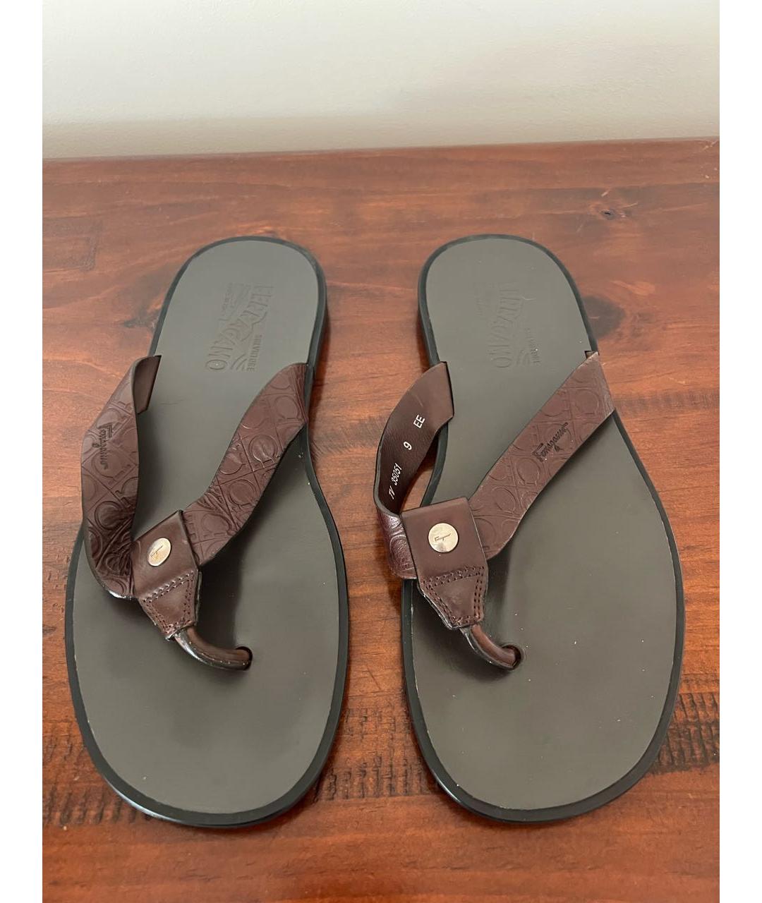 FERRAGAMO Коричневые кожаные шлепанцы, фото 2
