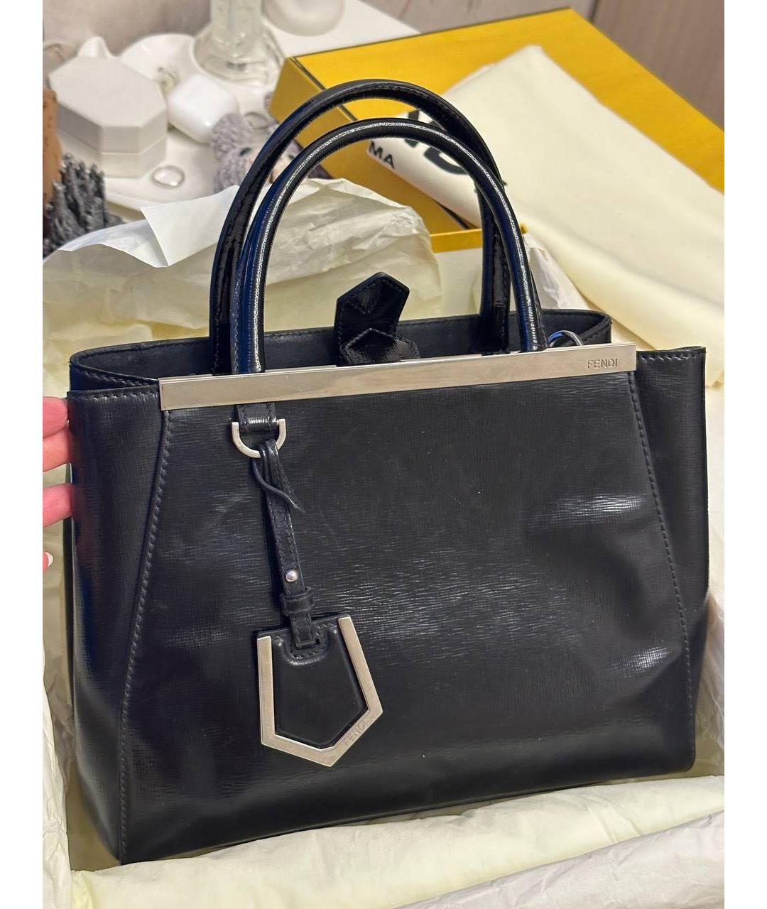 FENDI Черная сумка с короткими ручками из лакированной кожи, фото 9