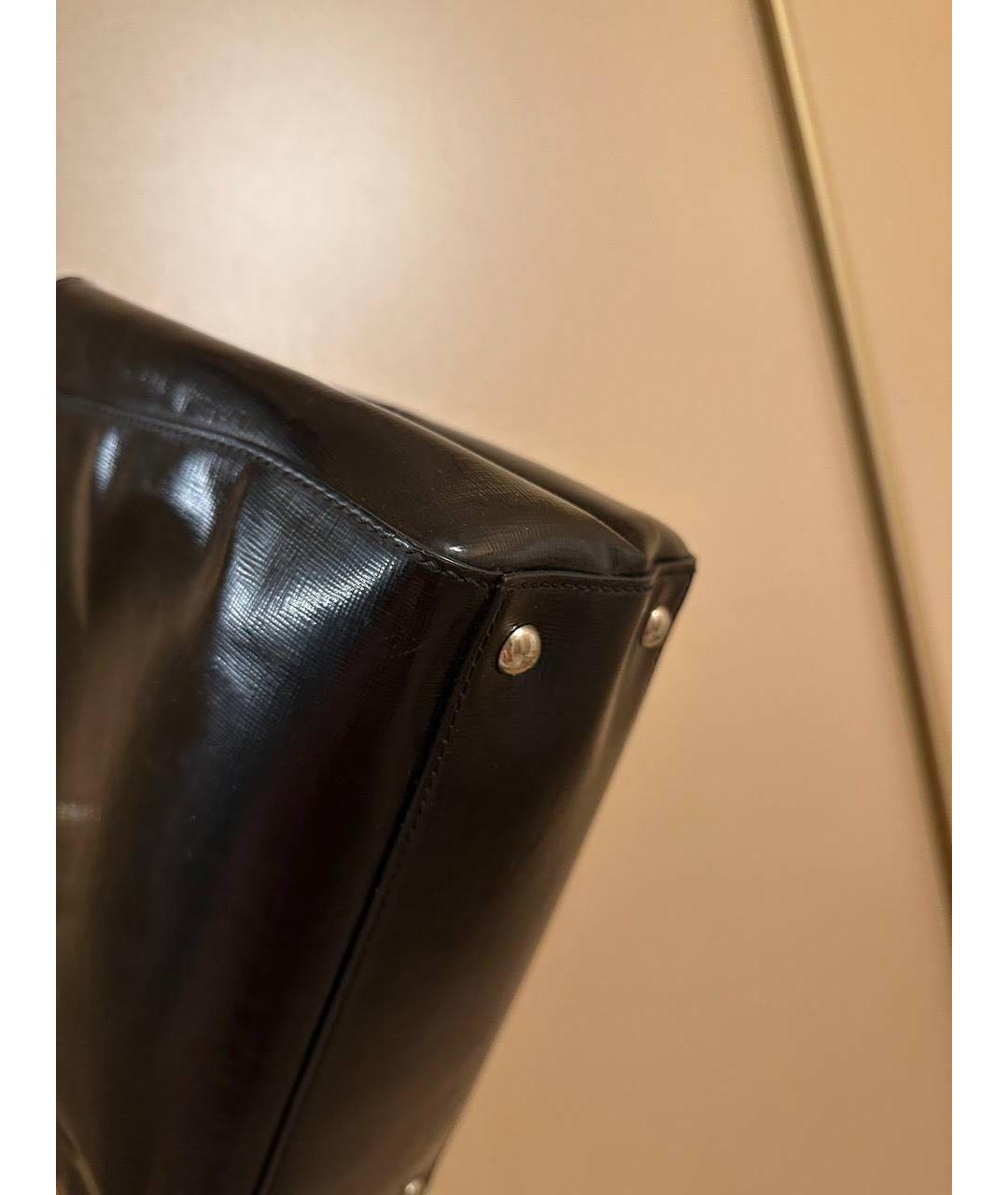 FENDI Черная сумка с короткими ручками из лакированной кожи, фото 6
