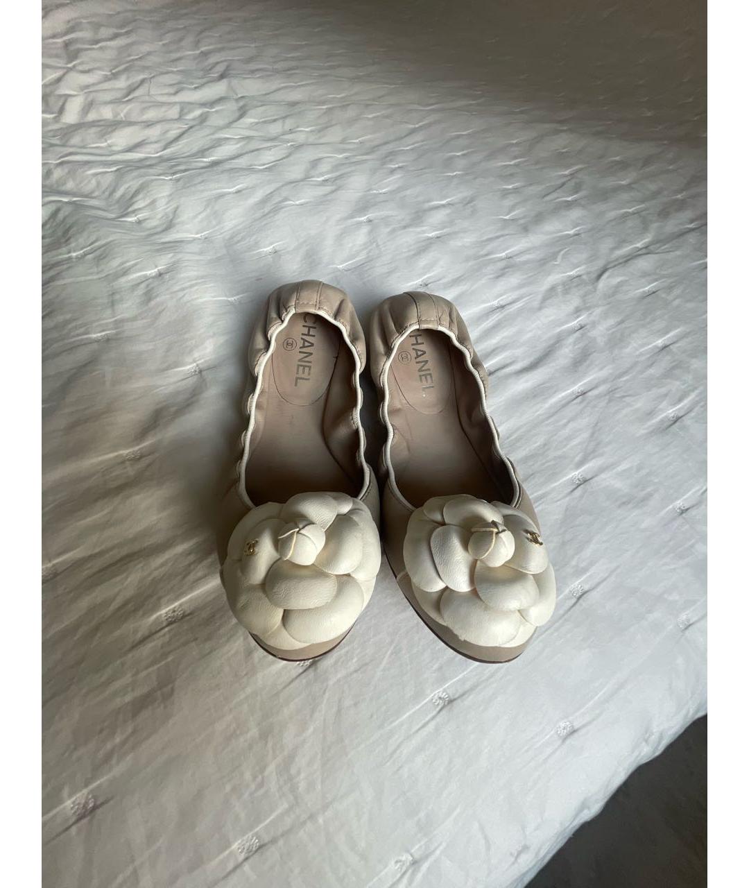 CHANEL Бежевые кожаные балетки, фото 2