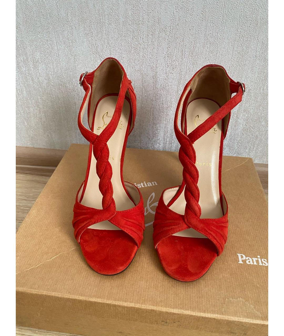 CHRISTIAN LOUBOUTIN Красные замшевые босоножки, фото 2