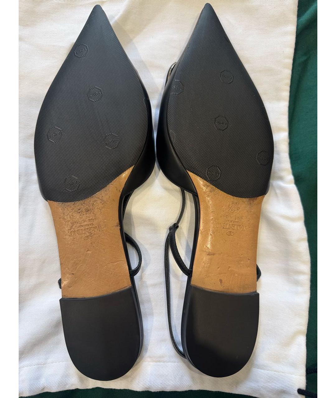 VALENTINO Черные кожаные лодочки на низком каблуке, фото 4