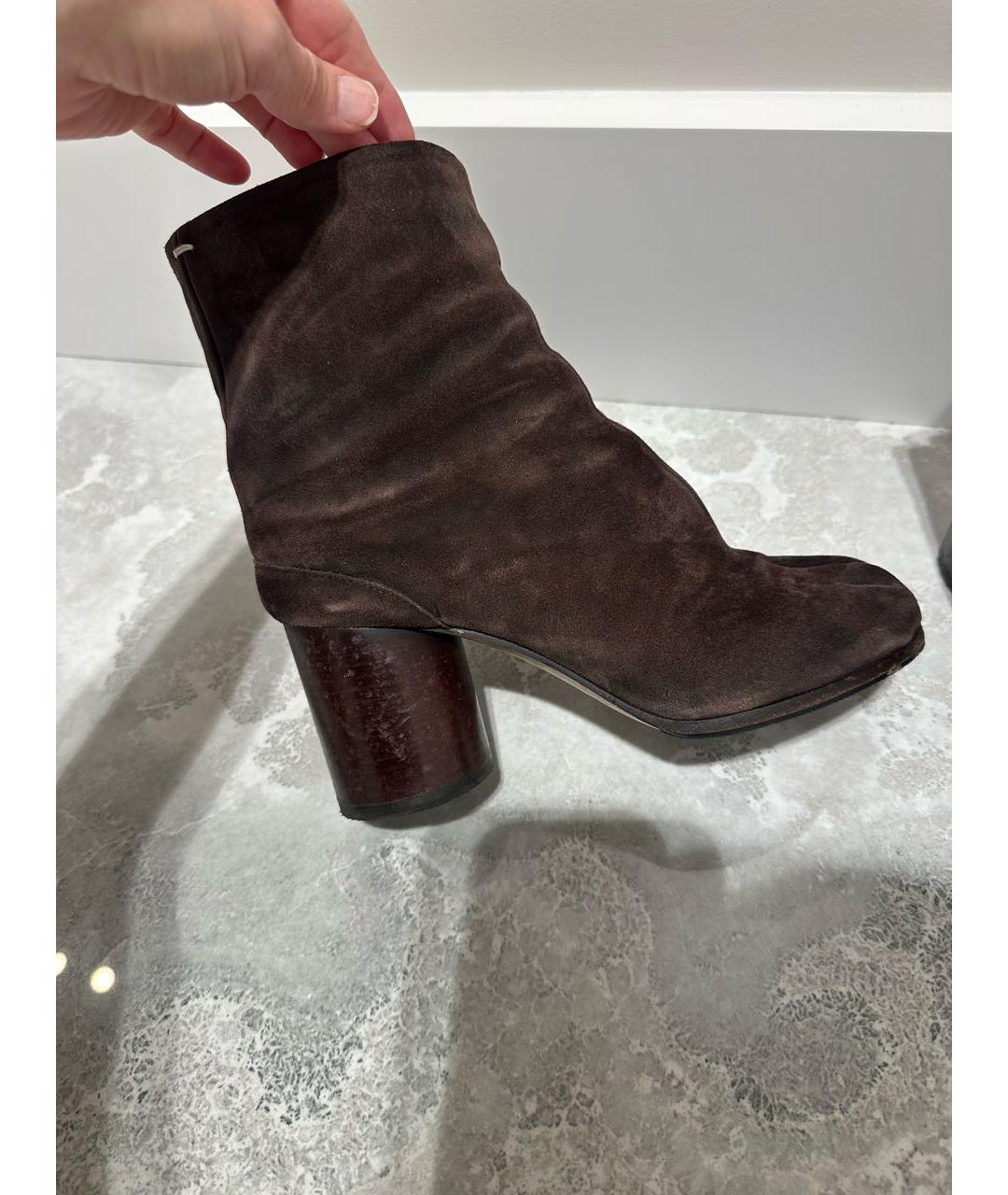 MAISON MARGIELA Коричневые замшевые ботильоны, фото 4