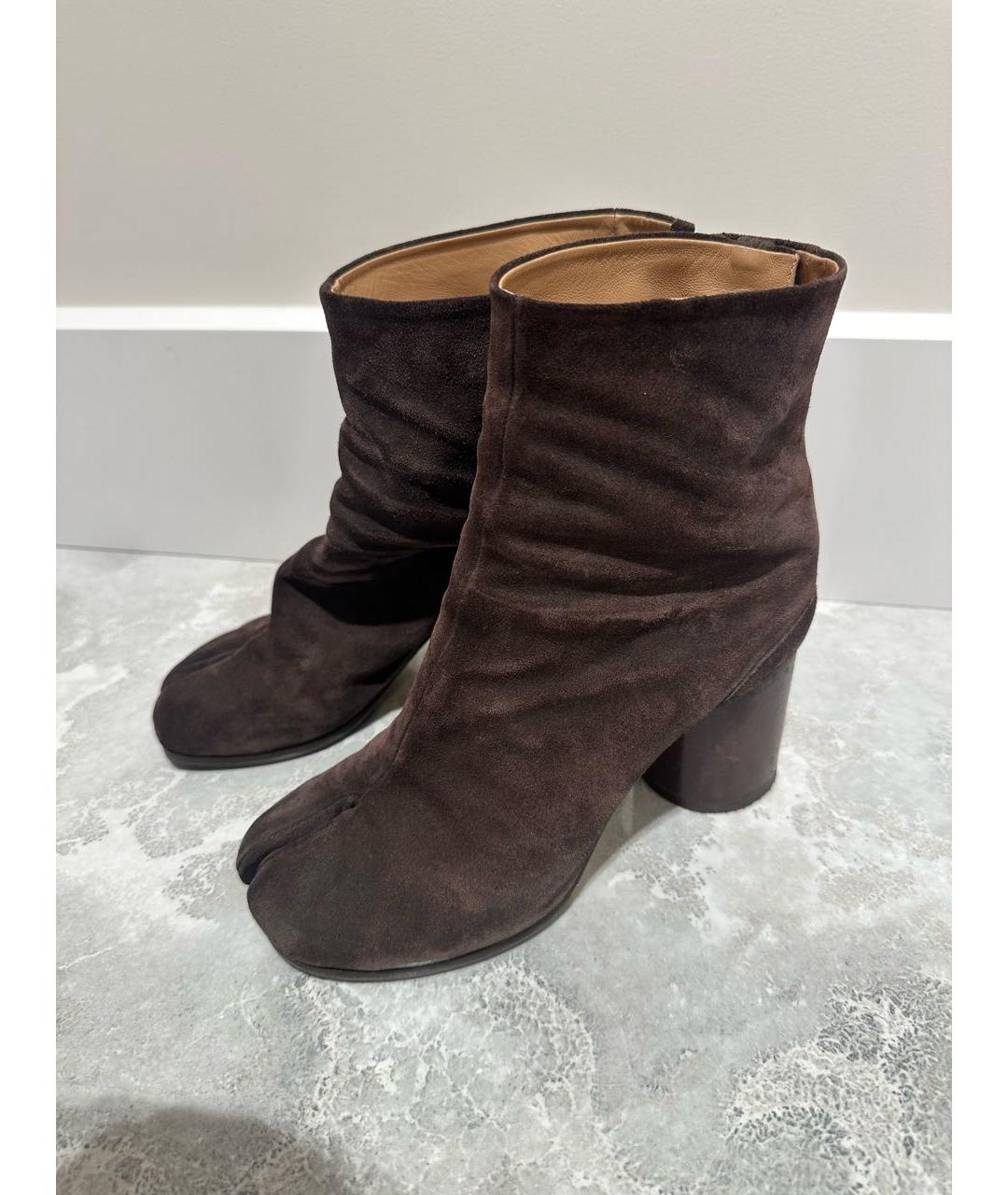 MAISON MARGIELA Коричневые замшевые ботильоны, фото 2