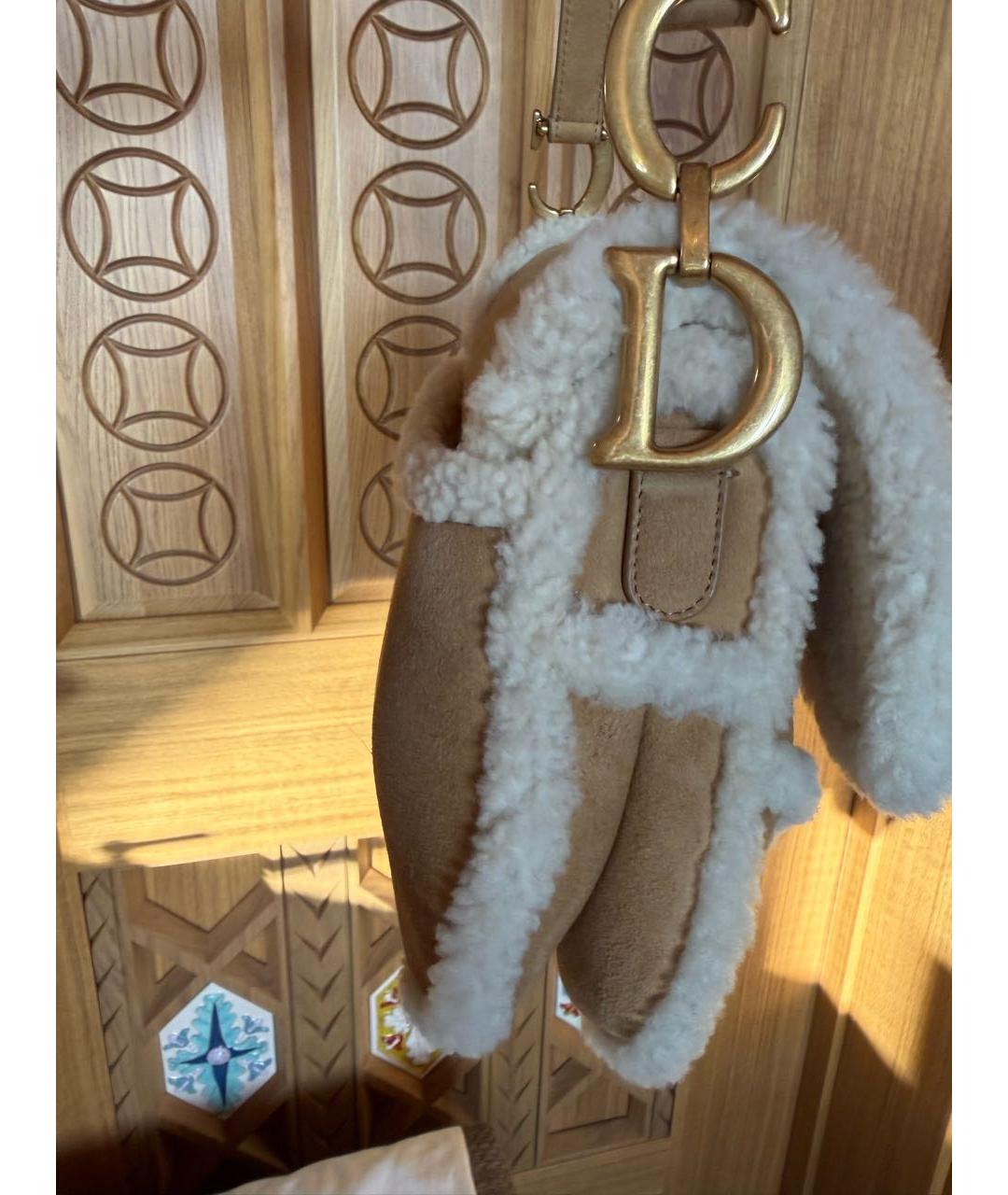 CHRISTIAN DIOR Бежевая замшевая сумка с короткими ручками, фото 4