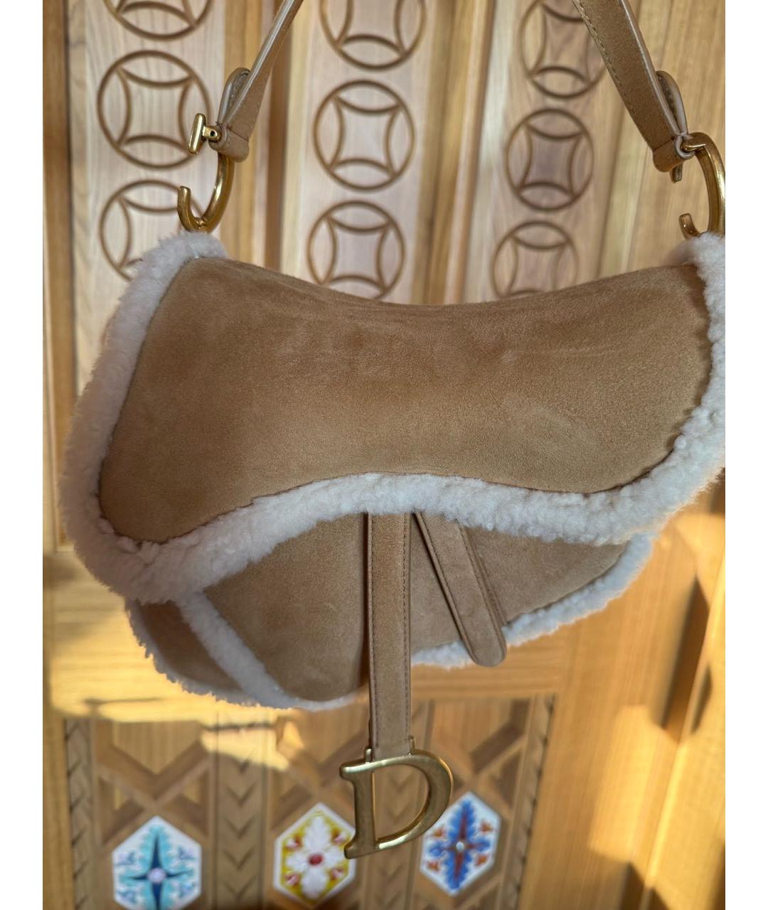 CHRISTIAN DIOR Бежевая замшевая сумка с короткими ручками, фото 2