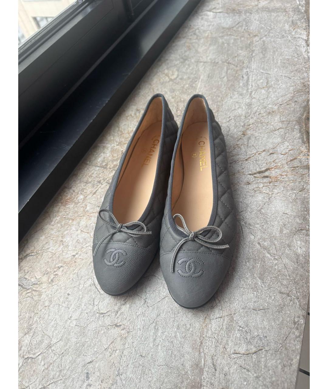 CHANEL Серые кожаные балетки, фото 2