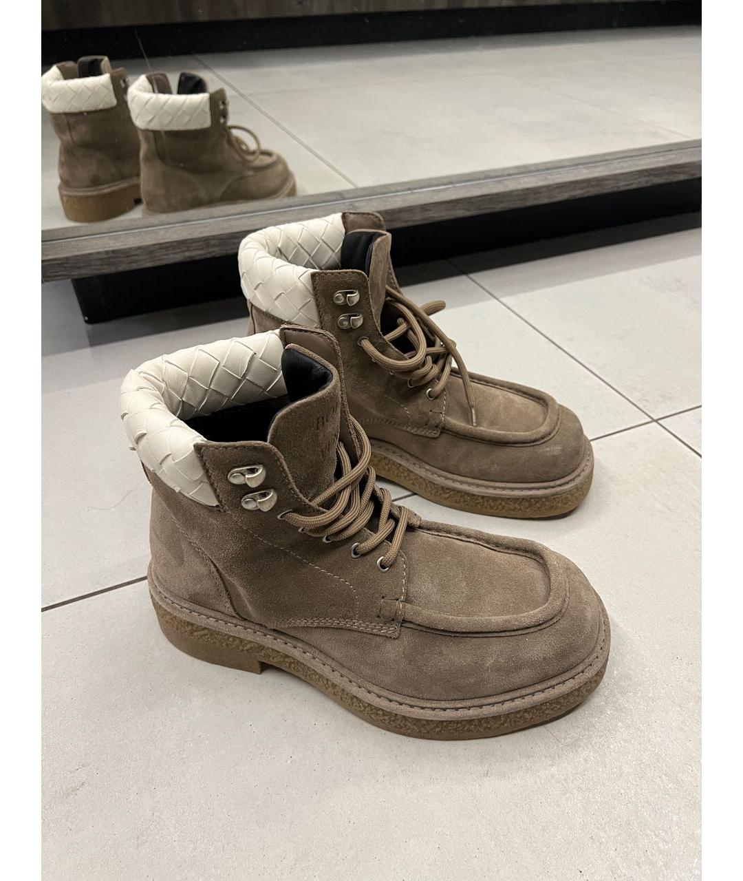 BOTTEGA VENETA Бежевые замшевые высокие ботинки, фото 2