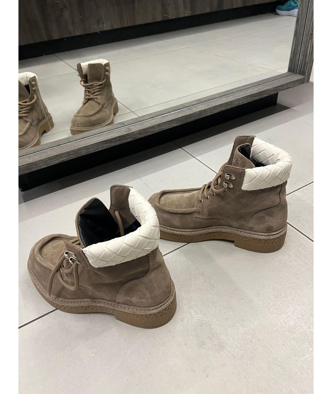 BOTTEGA VENETA Бежевые замшевые высокие ботинки, фото 5