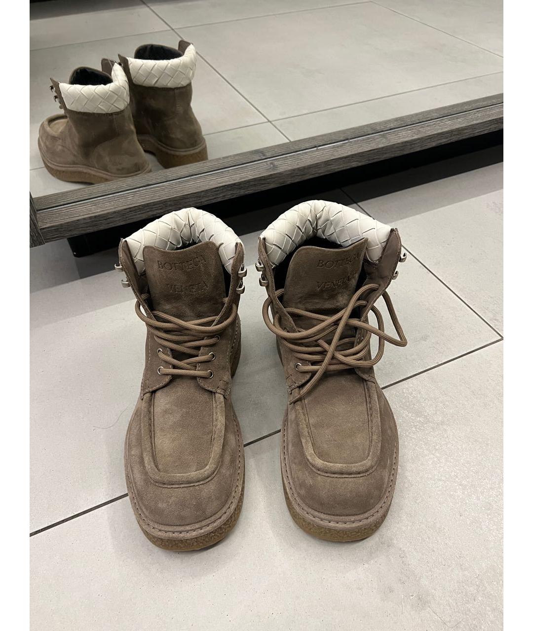 BOTTEGA VENETA Бежевые замшевые высокие ботинки, фото 3